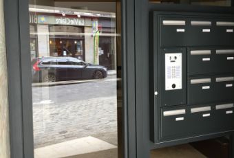 Pose d'une porte de Hall d'entrée d'une résidence avec interphonie - Hôtellerie meublée - 35000 Rennes